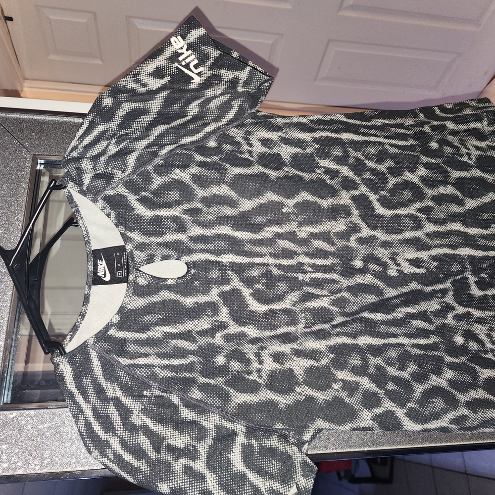 Nike Black and White Patterned Shirt